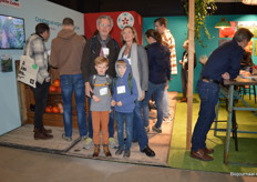 Ekoplaza-winkelier Jan Peter Oosterloo bracht zijn vrouw en zoon (en vriendje) mee naar de beurs.